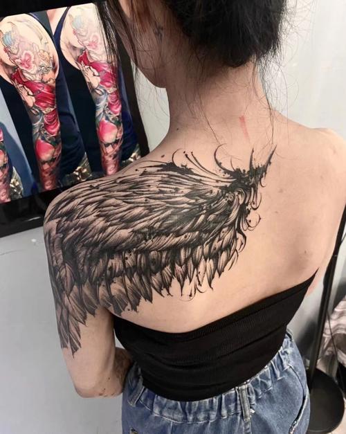 翅膀遮盖纹身图 翅膀覆盖纹身