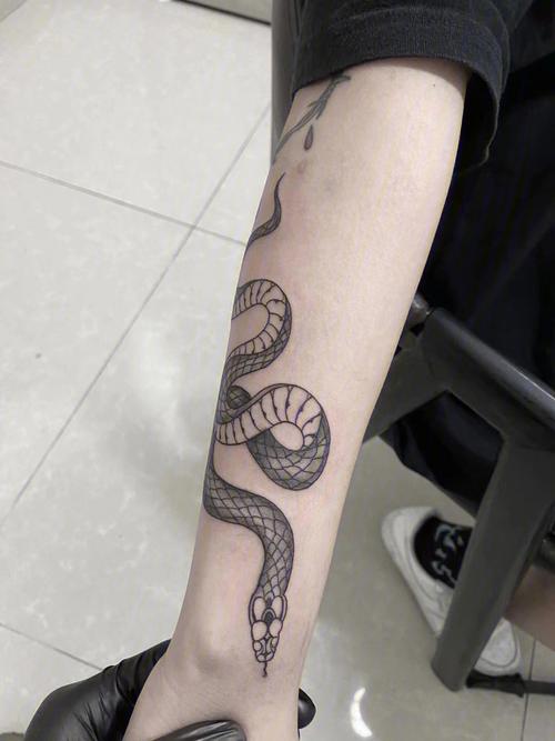 好看的蛇纹身图案 好看的纹身图案男手臂