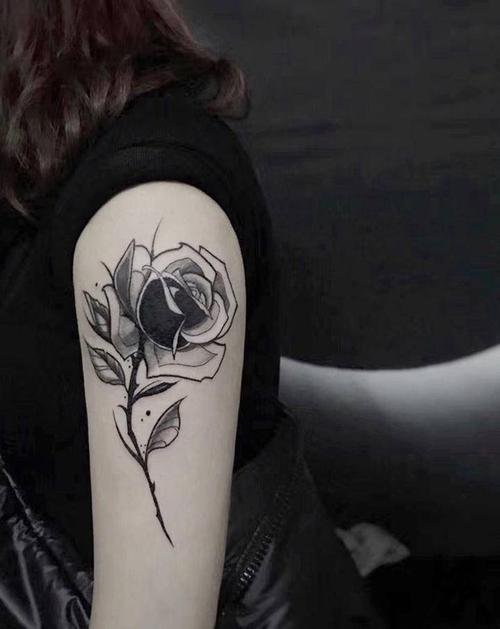 黑色花朵纹身图案 黑色花朵纹身图案大全