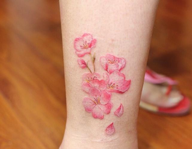 粉色樱花纹身图案 粉色樱花纹身效果图