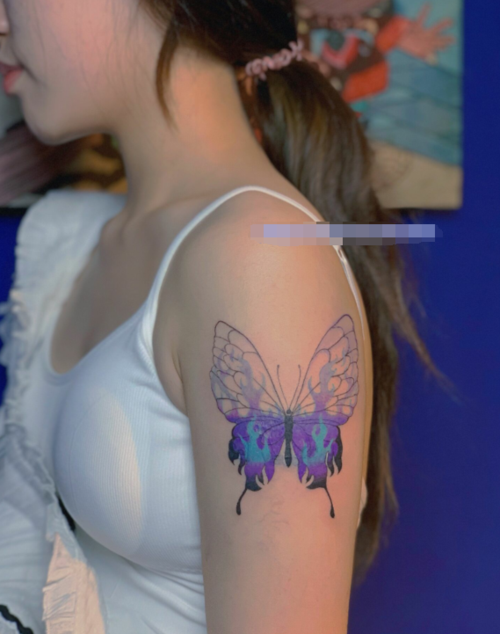 彩色蝴蝶纹身图案 