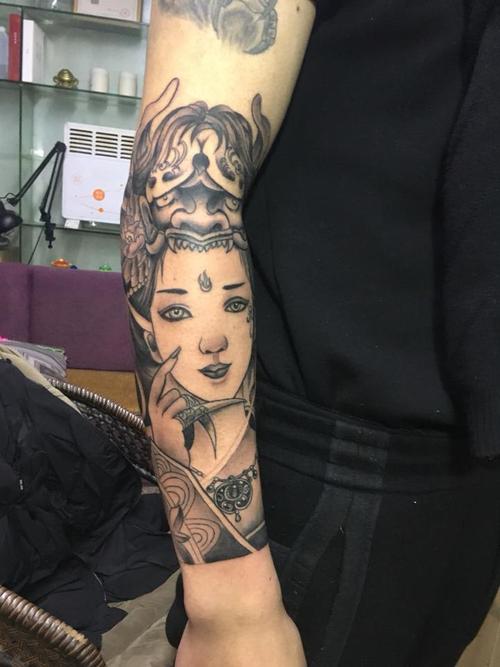 半臂女生纹身图案 半臂女生纹身图案图片
