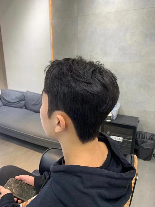 男孩流行发型图片2023 6～8岁小帅哥发型寸头