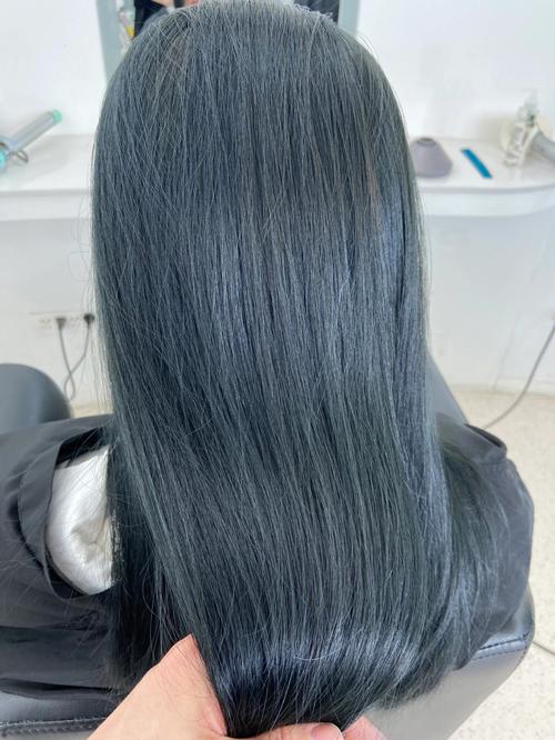 灰蓝色头发图片 灰蓝色头发图片女生短发