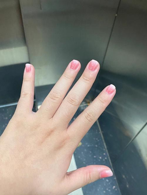 粉色指甲图片美甲款式短指甲 