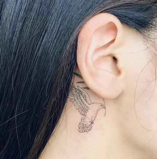 耳后小纹身图片女 耳后小纹身图案