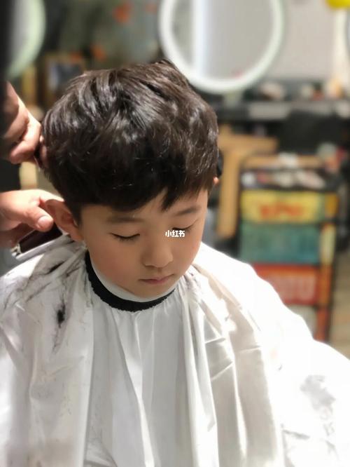 男童韩式烫发发型图片 男童韩版烫发