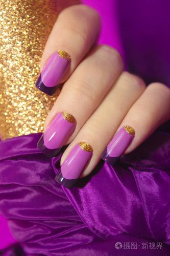 紫色指甲油美甲图片 淡紫色指甲油美甲图片