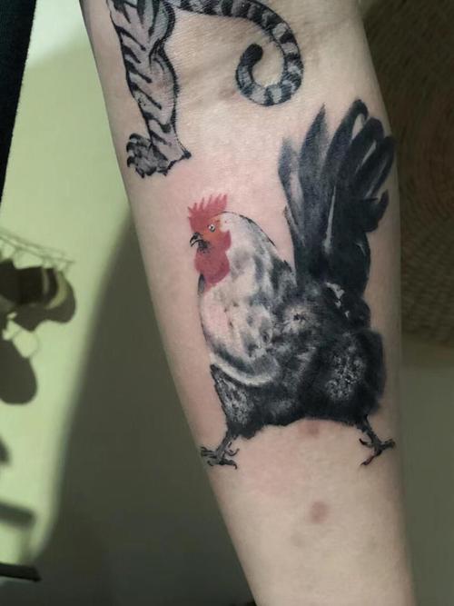 属鸡的人纹身纹什么图案最吉利 属鸡的人纹身纹什么图案好