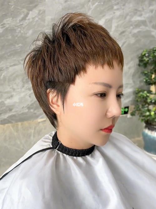刘海短发发型女图片 刘海短发发型女图片学生