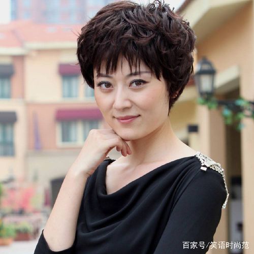 40岁短发发型2023年最新款女图片 40岁短发发型图片女大脸