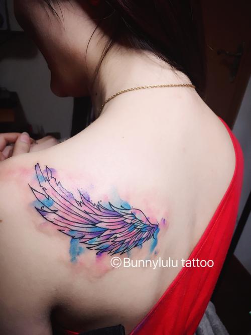 彩色翅膀纹身图 彩色翅膀纹身图片