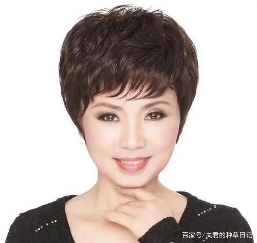 50岁女人发型图片大全 45一50岁发型减龄好看