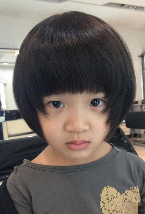 8小女孩短发发型图片 8小女孩短发发型图片圆脸