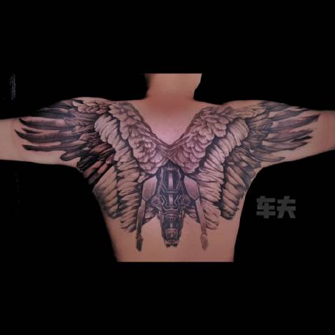 半背翅膀纹身图案 半背翅膀纹身图案女