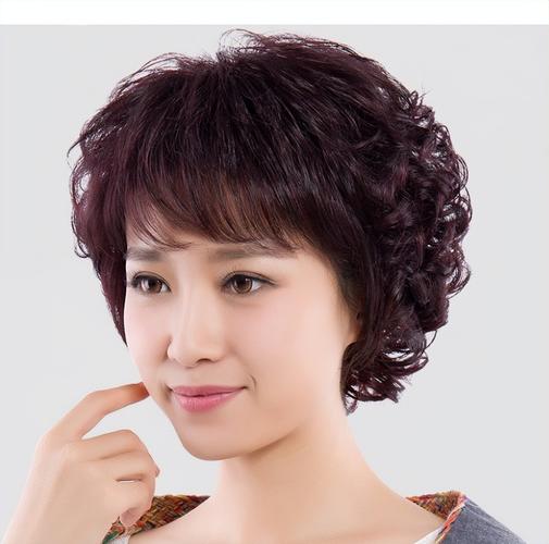 圆脸中年女人适合的发型图片 40—50岁女人圆脸短发发型