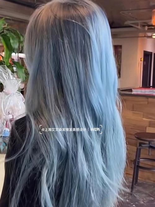 蓝灰色头发图片颜色 蓝灰色头发图片颜色大全