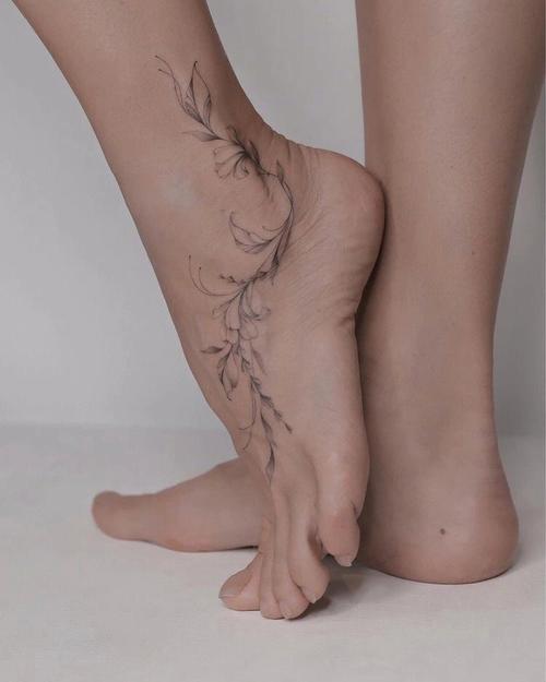 纹脚踝的纹身图案 纹脚踝的纹身图案女