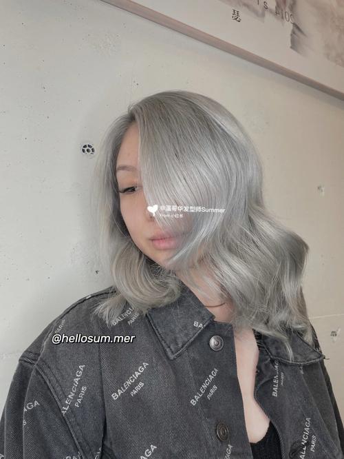银灰色头发图片 银灰色头发图片女